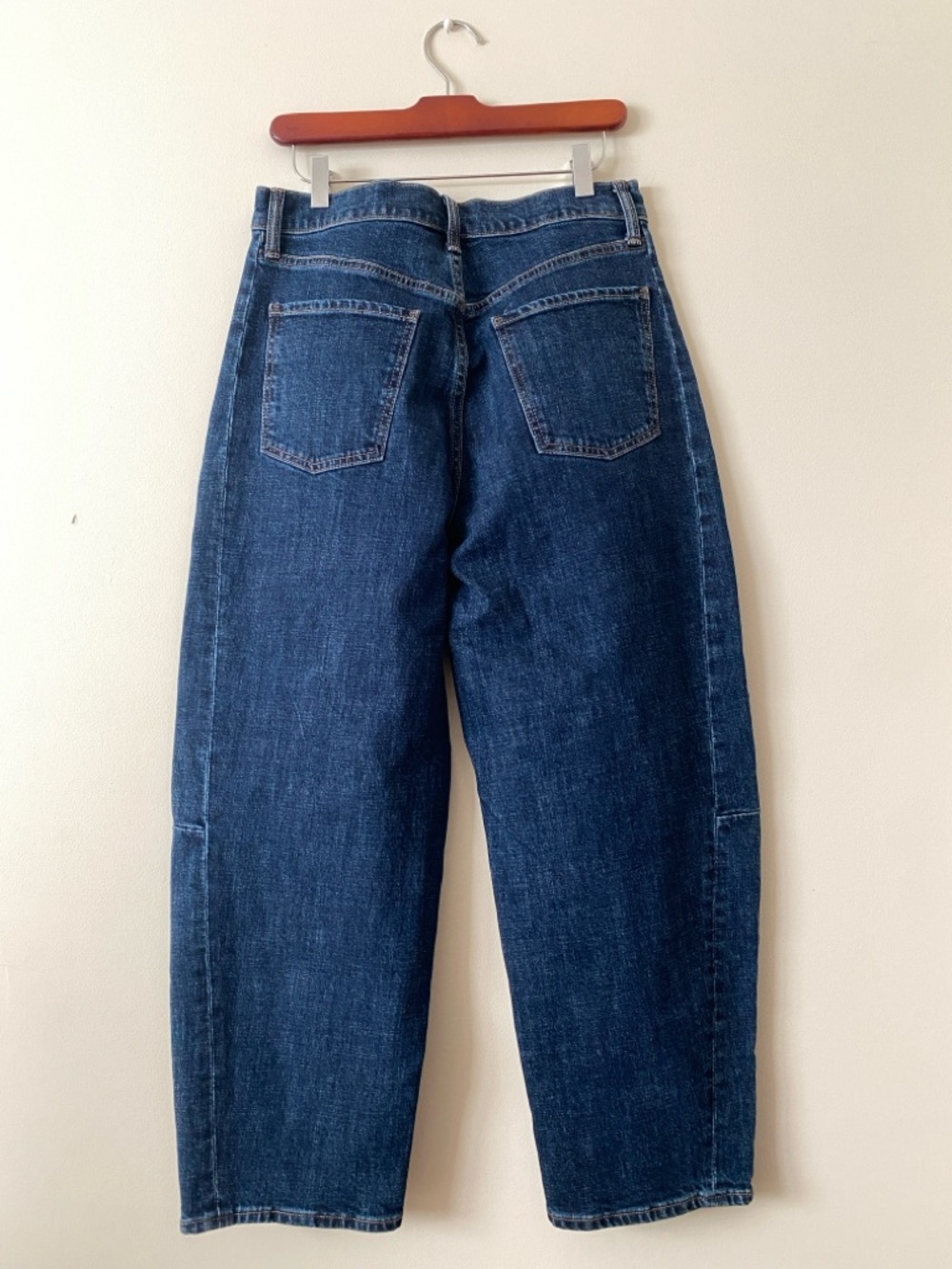 Old Navy Evie High Rise Barrel Leg Dark Wash Trending Jeans Size 8 - Picture 2 of 16